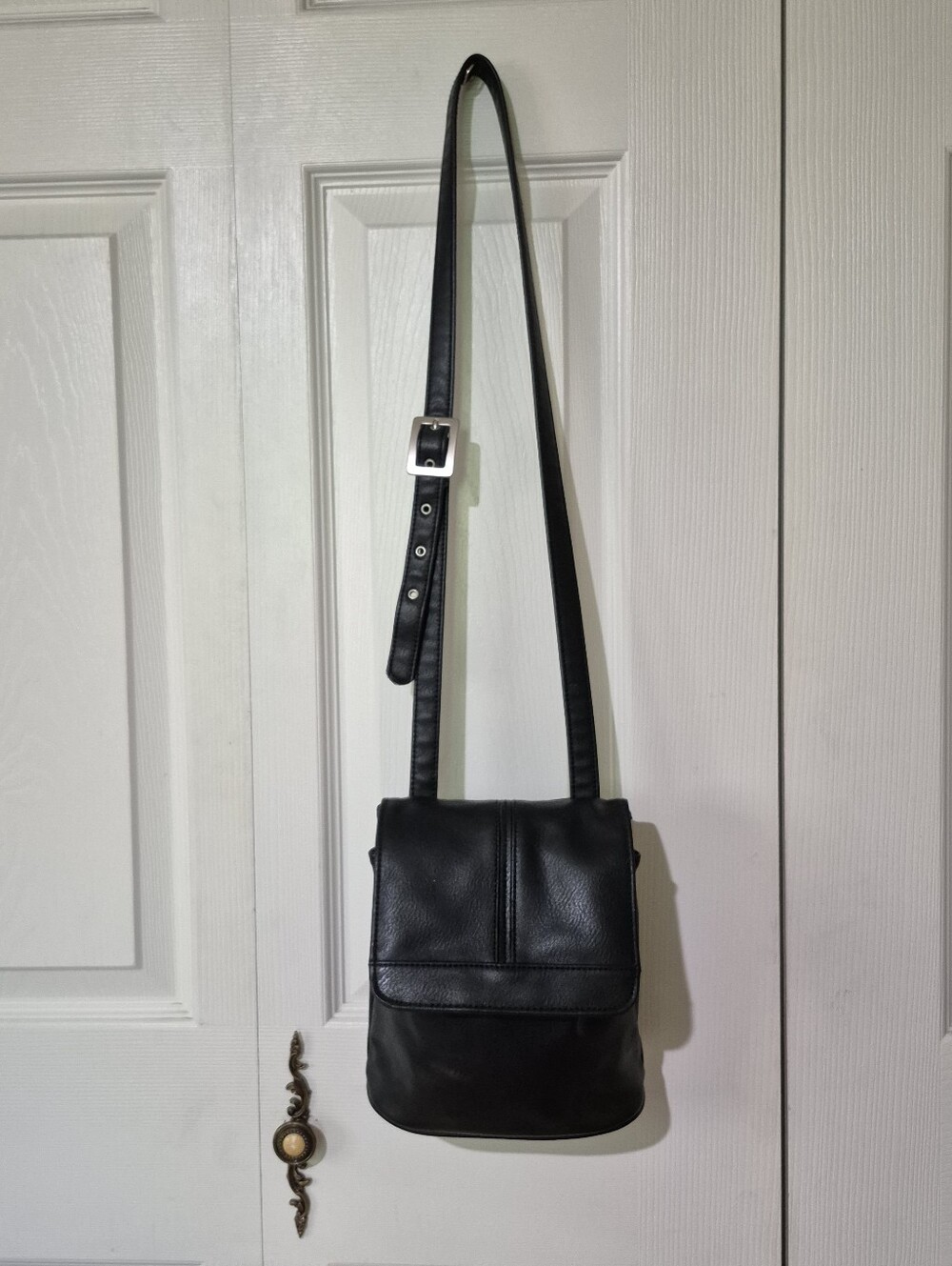 Liz claiborne small black crossbody satchel with buckle strap